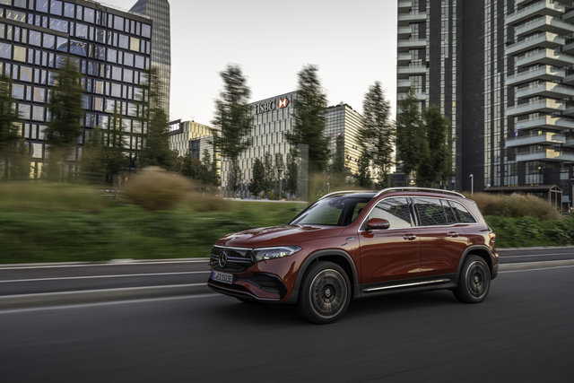 10 façons dont le Mercedes-Benz EQB 2024 se distingue du Volvo XC40 Recharge 2024