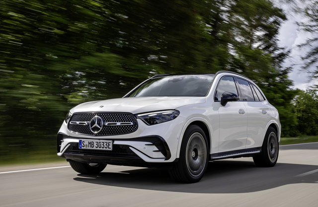 Comparaison du Mercedes-Benz GLC 350e PHEV 2025 et du Lexus NX PHEV 2025 : Le Mercedes-Benz prend l’avantage