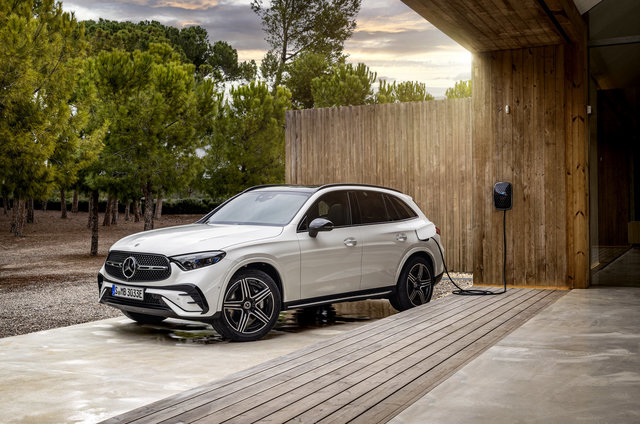 2025 Mercedes-Benz GLC 350e vs 2025 Lexus NX 450h+: Quel est le meilleur VUS hybride rechargeable?