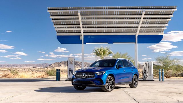 Le Mercedes-Benz GLC 300 4MATIC 2026 : 255 hp, jusqu’à 1 680 L de chargement et le VUS compact de luxe pour vos escapades estivales