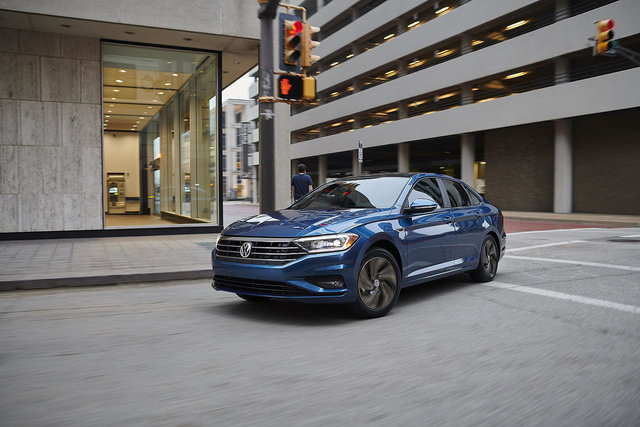 Volkswagen Jetta 2021 vs Hyundai Elantra 2021 : une berline largement plus raffinée