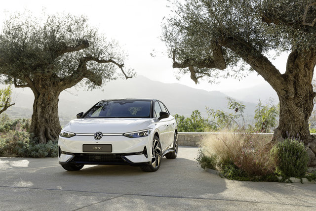 Upcoming Volkswagen Electric Vehicles: ID.Buzz and ID.7 Set to Electrify Canadian Roads in 2024