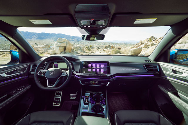 2024 VW Atlas Cross Sport Takes Top Honours for Interior Design & UX