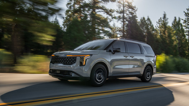2027 Kia Carnival HEV Paddle Shifters Adjust Regenerative Braking Across Three Levels
