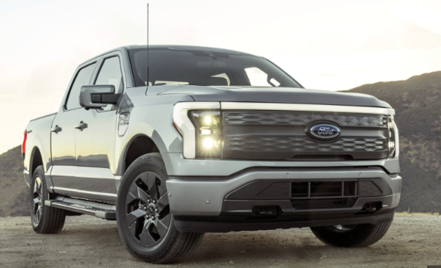 Face-à-face | Le Ford F-150 2023 contre le RAM 1500 | Ford Canada