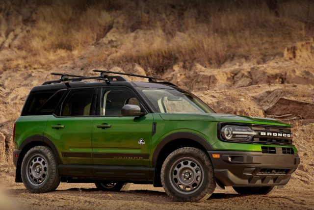 Head-to-Head | The Ford Bronco® Sport SUV vs. Jeep Cherokee | Ford Canada