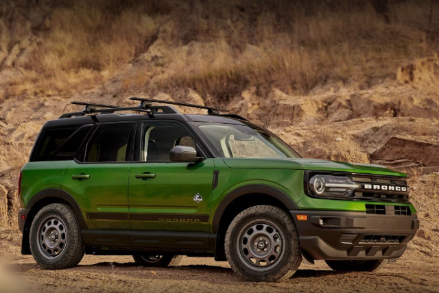 Head-to-Head | The Ford Bronco® Sport SUV vs. Jeep Wrangler | Ford Canada