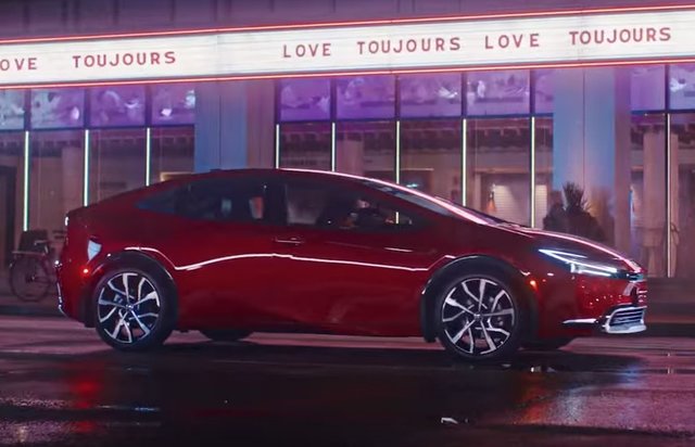 TOYOTA ÎLE-PERROT: AN ELECTRIC CHRISTMAS