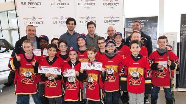Max Pacioretty et Andrew Shaw recontrent les jeunes de 9 équipes de hockey mineur de la région!