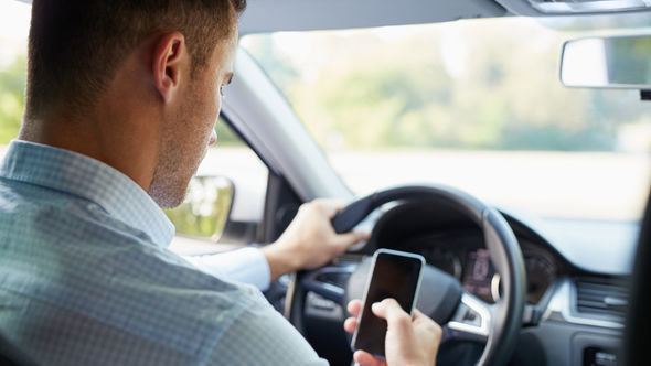 5 distractions qui vous feront faire un accident en auto