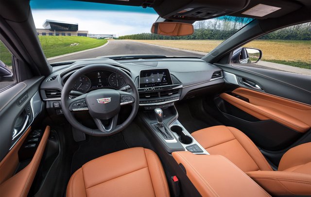 Cadillac présente une berline de caractère : la CT4 2020