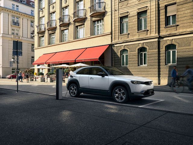 Un premier véhicule électrique pour Mazda