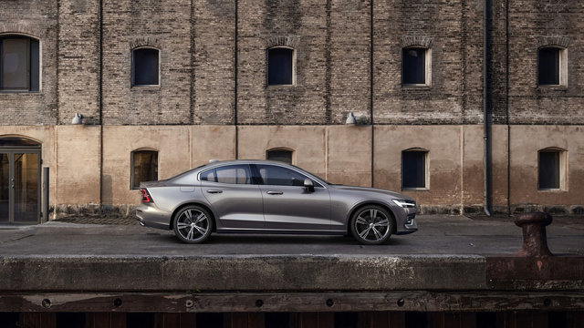 2023 Volvo S60: Luxury and Style for the Wise Driver