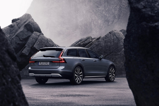 Get to Know the Volvo Cross Country Models