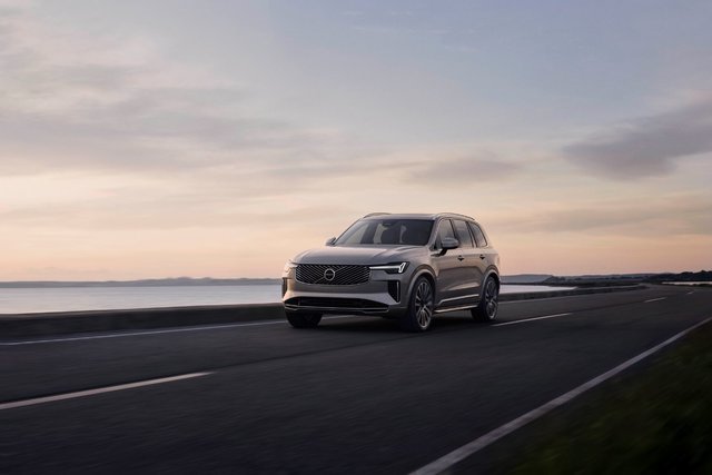 Why You Should Consider the 2026 Volvo XC90 T8 Plug-in Hybrid Plus Dark