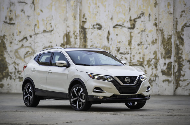 2020 Nissan Qashqai vs 2020 Mazda CX-30: space and fuel economy