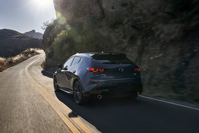 2021 Mazda3 Turbo vs. 2020 Hyundai Elantra