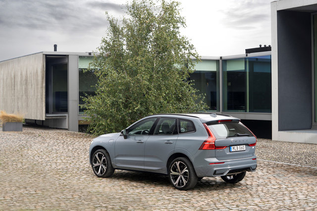 2022 Volvo XC60 Recharge vs BMW X3 PHEV: Choose Refinement and Performance