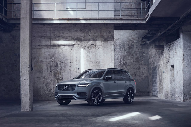 Volvo plug-in hybrid models now offer more range