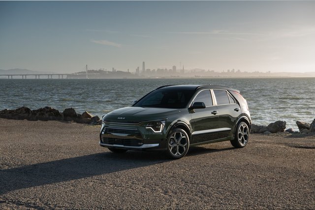 Choose Your Efficiency Path with the 2025 Kia Niro Lineup