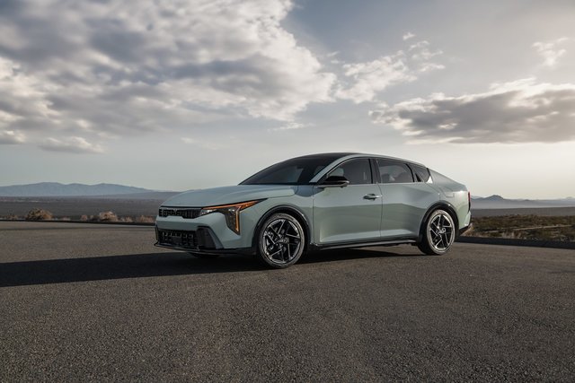 Comparing the Different Versions of the 2025 Kia K4