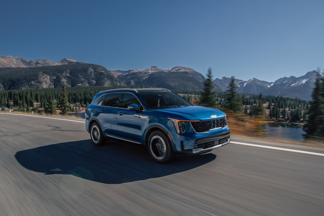 Comparing the different powertrains of the 2025 Kia Sorento