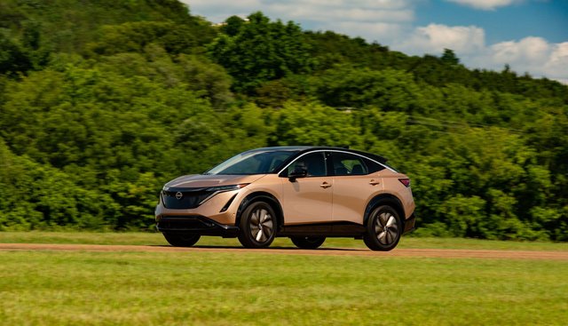 2025 Nissan ARIYA e-4ORCE compared to ARIYA FWD: When to Choose AWD