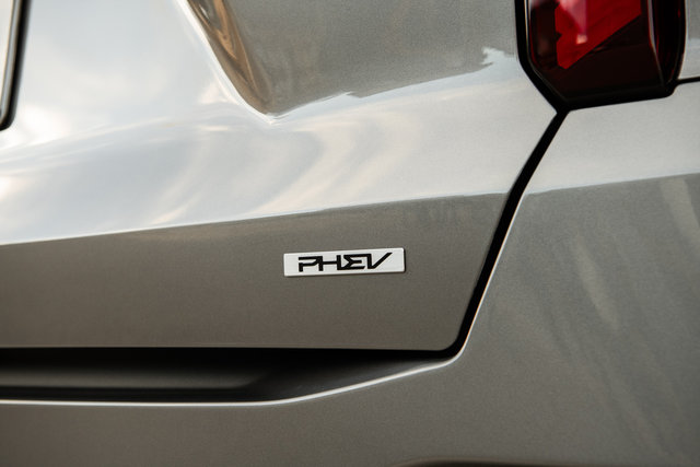 Enjoy Electric Driving for Daily Trips, Gas Range for Weekends: 2026 Kia Sorento PHEV
