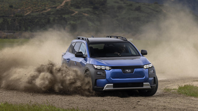 2026 Subaru Trailseeker vs. 2026 Subaru Solterra: Choosing the Right Electric SUV for Ontario Drivers