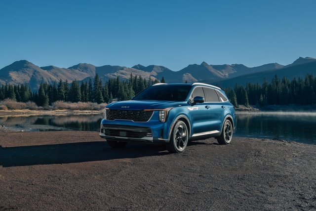 Want Better Fuel Economy for Road Trips? Meet the 2026 Kia Sorento HEV’s Three Rows