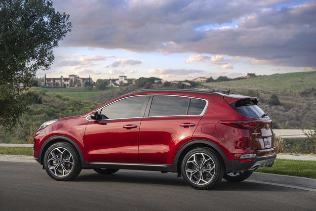 2022 Kia Sportage vs. 2021 Honda CR-V: Outstanding Value and More Fun