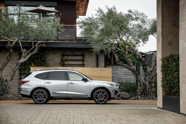 Three Reasons to Consider the 2024 Acura MDX Before the 2024 Volvo XC90
