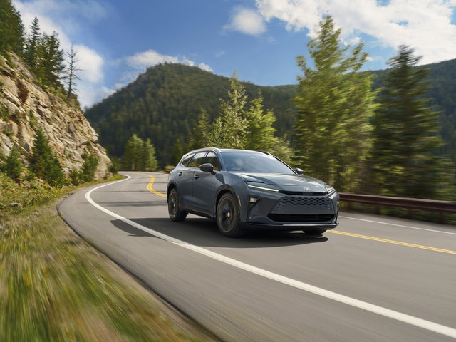 La Toyota Crown Signia 2025 dévoilée : Une nouvelle ère de performance et de confort pour les SUV hybrides