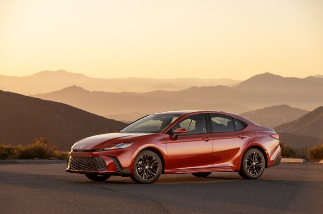 2025 Toyota Camry Goes All-Hybrid, Adds AWD Option for Max Performance