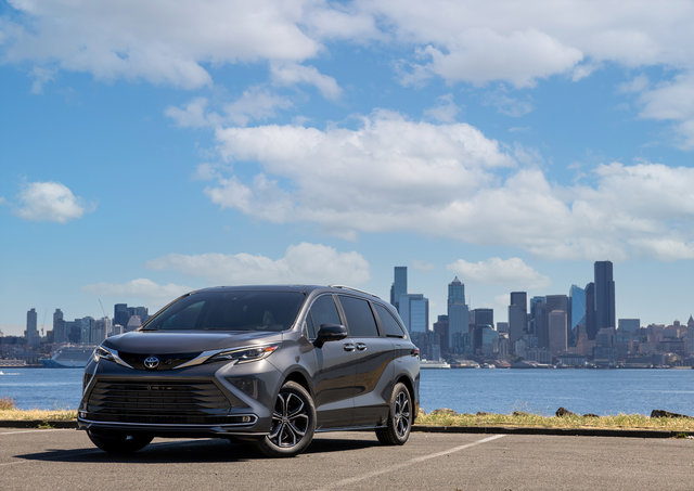 Toyota's 2025 Sienna:  A Safer, More Luxurious Ride for Families on the Go