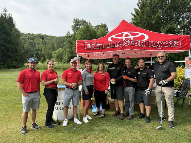 Edmundston Toyota soutient les Cafétérias des Écoles du Haut-Madawaska avec un don de 2 500 $