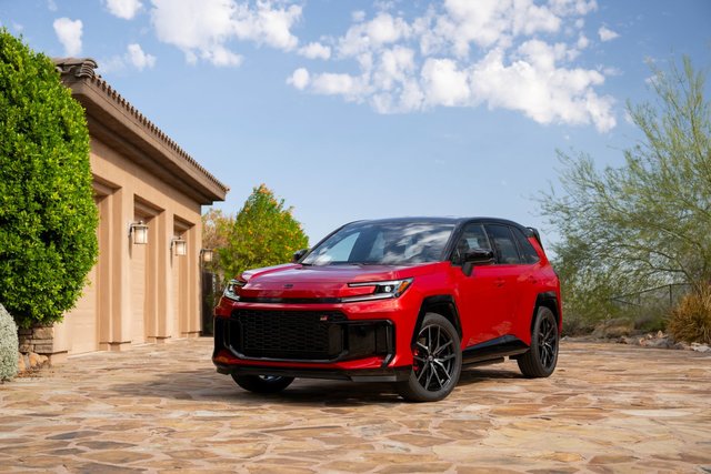 Bientôt le nouveau RAV4 GR SPORT Hybride Rechargeable 2026