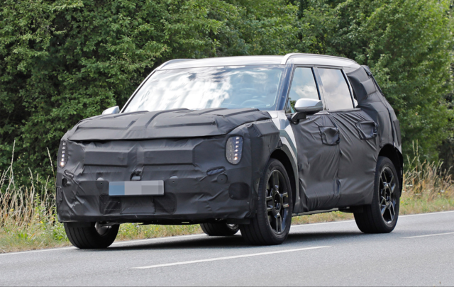 Kia's rugged EV9 Spotted (Spy Shots)