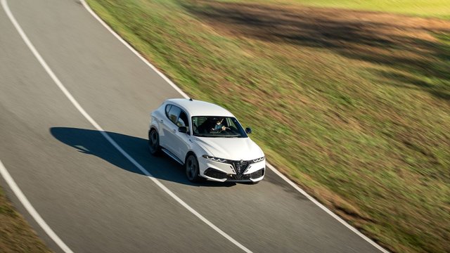 Freins Brembo et direction vive : ce qui garde l’Alfa Romeo Tonale Veloce 2026 maîtrisé dans la circulation