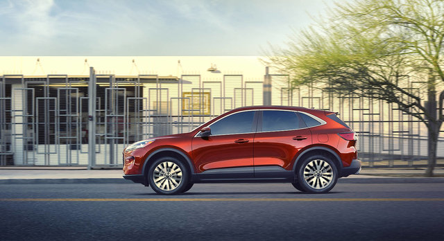 2021 Ford Escape vs 2021 Mazda CX-5: Choosing Versatility