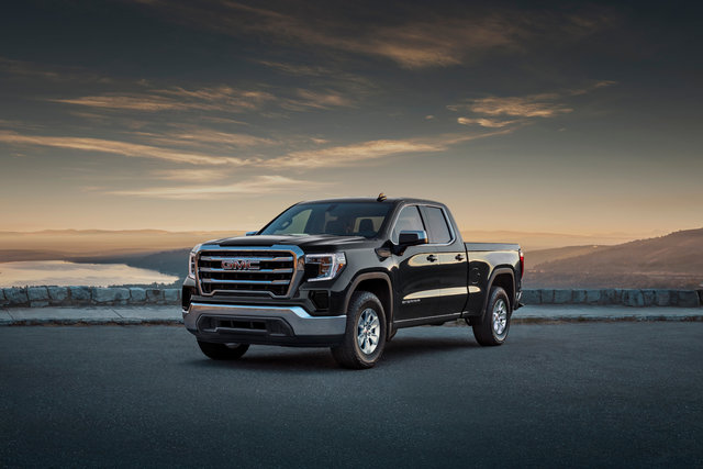 2023 GMC Sierra: Engines and towing capacity