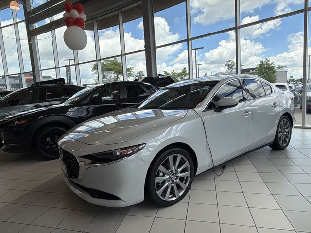 Mazda 3  2026 à Mississauga, Ontario