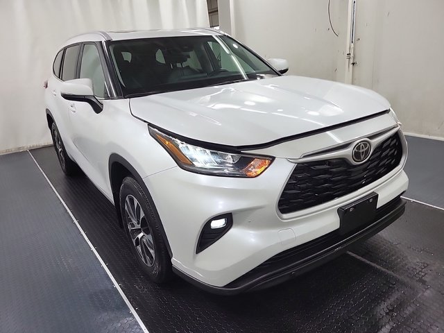 2023 Toyota Highlander in Bolton, Ontario