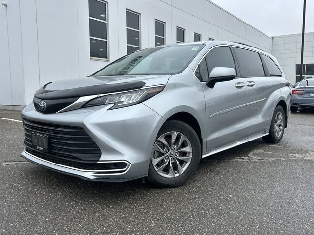 2023 Toyota Sienna Hybrid in Bolton, Ontario