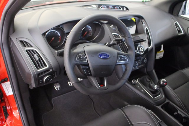2017 ford focus hatchback manual