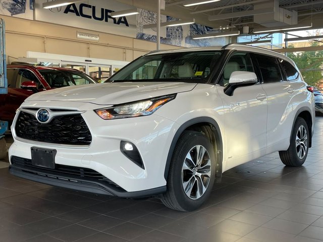 2021  Highlander Hybrid in North Vancouver, British Columbia
