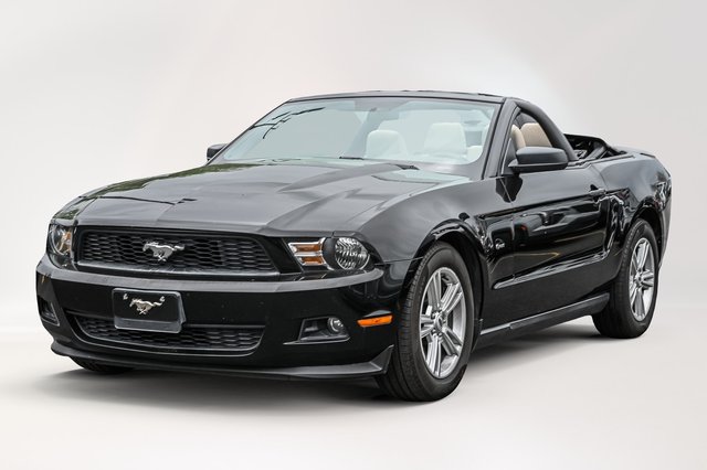 2012 Ford Mustang in Montreal, Quebec