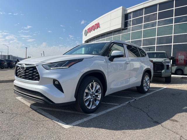 2026 Toyota Highlander Hybrid in Bolton, Ontario