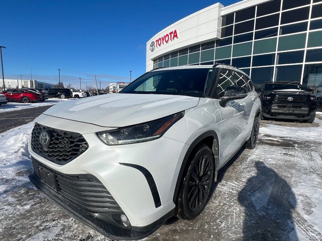 2023 Toyota Highlander in Bolton, Ontario