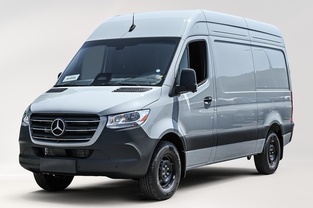 2025 Mercedes-Benz Sprinter Cargo Van in Dollard-des-Ormeaux, Quebec